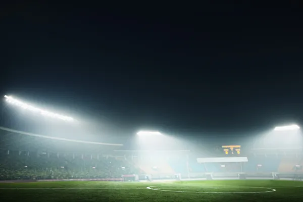 Futbol sahası ve gece gökyüzünü — Stok fotoğraf