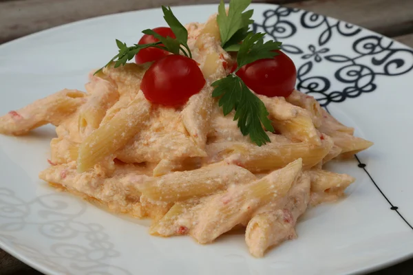 Pasta with italian ricotta cheese and cherry tomatoes — Stock Photo, Image