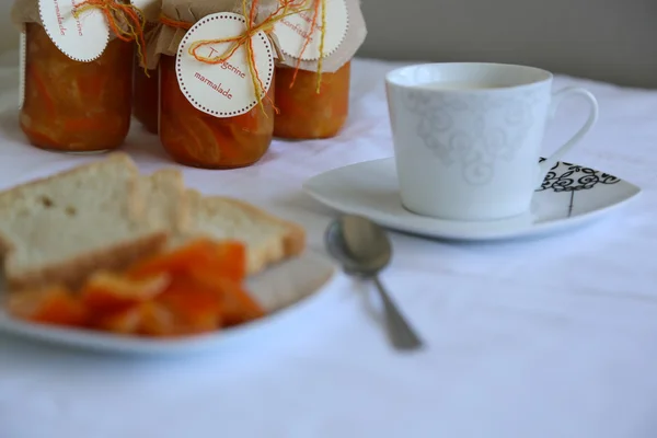Marmelade de mandarine aux petits morceaux de mandarines — Photo