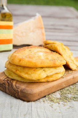 tuzlu peynir krep ile kurutulmuş biberiye