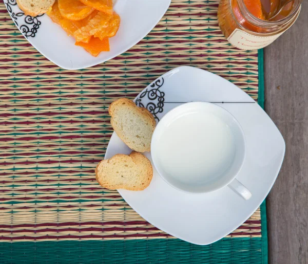 Une tasse de lait à la marmalde à la mandarine — Photo