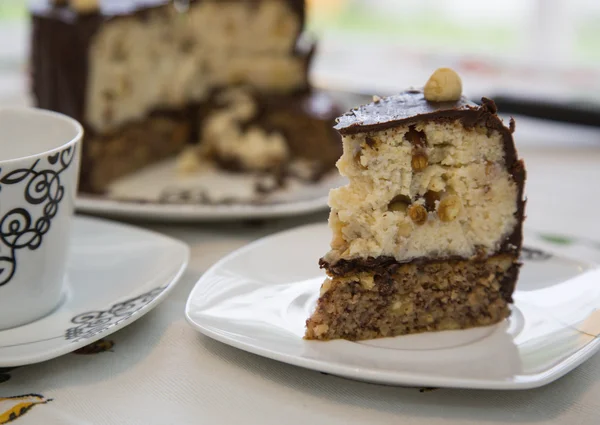 リコッタ、ナッツ、チョコレートと自家製ケーキ — ストック写真