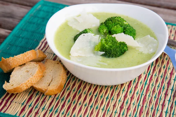 Broccoli crème soep wsith kaas — Stockfoto