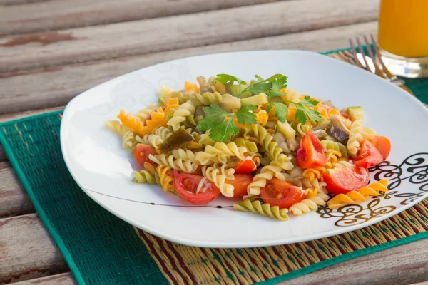 Pastas italianas con verduras — Foto de Stock