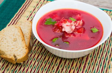 bir tabak kırmızı Rus çorbası - borsch