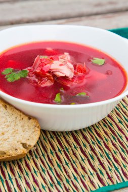 bir tabak kırmızı Rus çorbası - borsch