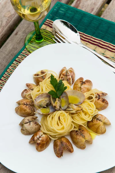 Spaghetti met razorshell en olijfolie — Stockfoto