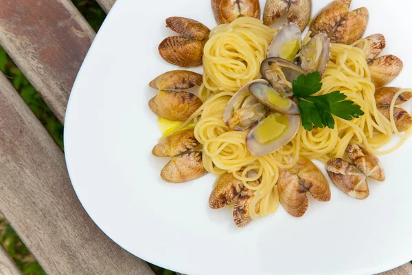 Spaghetti met razorshells en olijfolie — Stockfoto