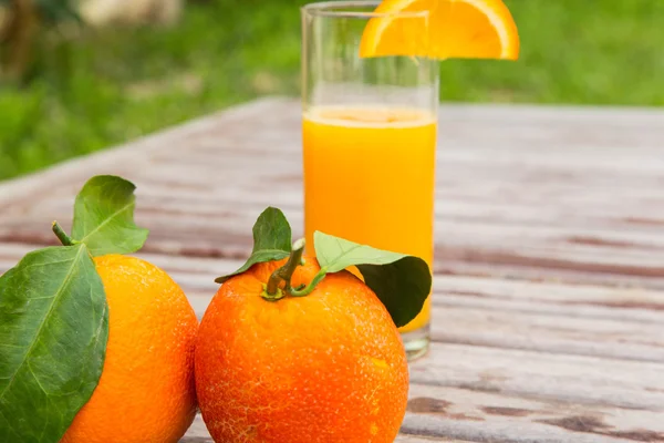 Dvě čerstvé sicilské pomeranče — Stock fotografie