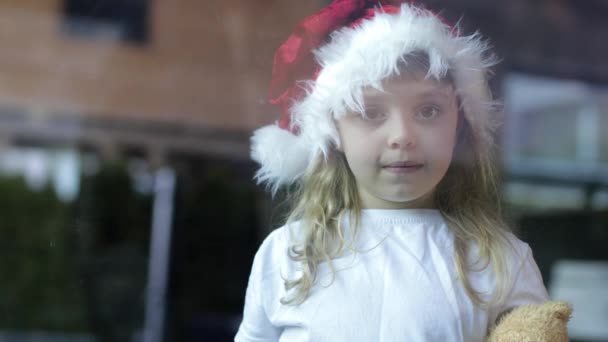 Niña Años Con Sombrero Santa Claus Con Tablero Letras Donde — Vídeo de stock