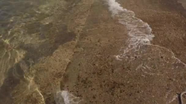 Deniz Kıyısında Şamandıralı Demir Levha Manzarası — Stok video