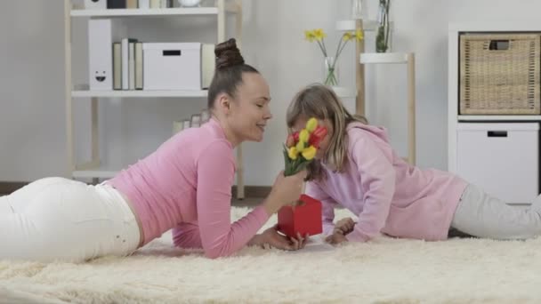 Cute caucasian girl is congratulating her mother with Mothers Day. — Stock Video