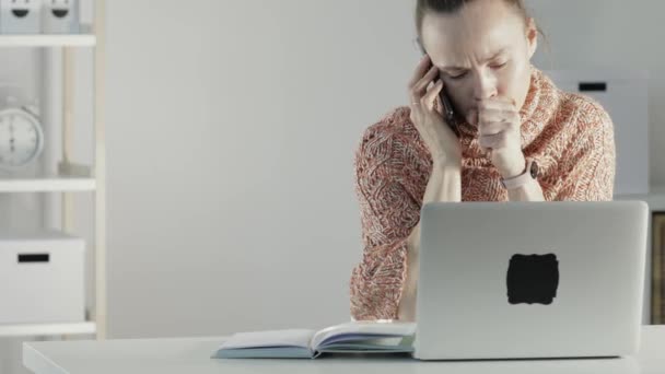 Young mother is working at laptop. — Vídeos de Stock