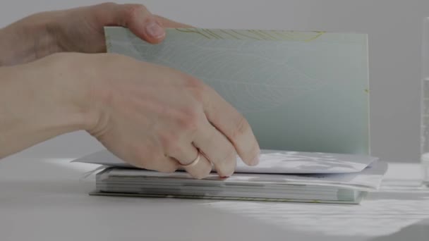 Avro Banknotları Kadınların Elinde Yakın Çekim Yavaş Çekim — Stok video