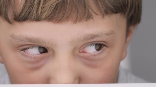 Närbild Ögonen Gammal Kaukasisk Pojke Högkvalitativ Film — Stockvideo