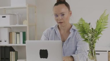 Female between 30 and 40 years old discovers a good news.