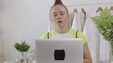 Expressive speech of a young female between 30 and 40 years old. 