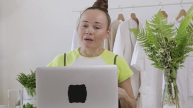 Expressive speech of a young female between 30 and 40 years old. 