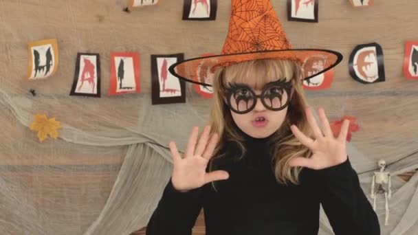 Chica Vestida Con Disfraz Halloween Imágenes Alta Calidad — Vídeo de stock