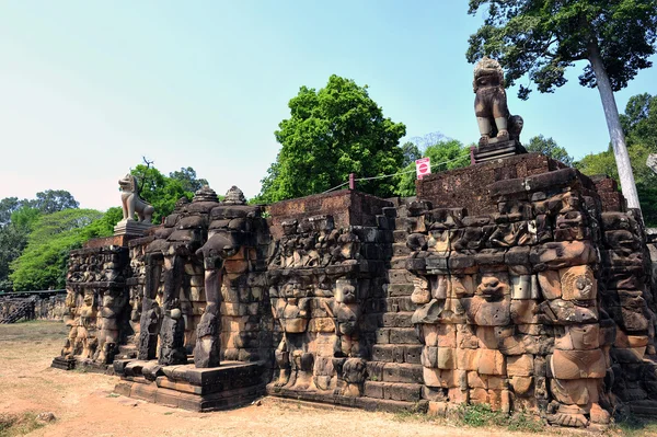 Buddhist carving — Stock Photo, Image