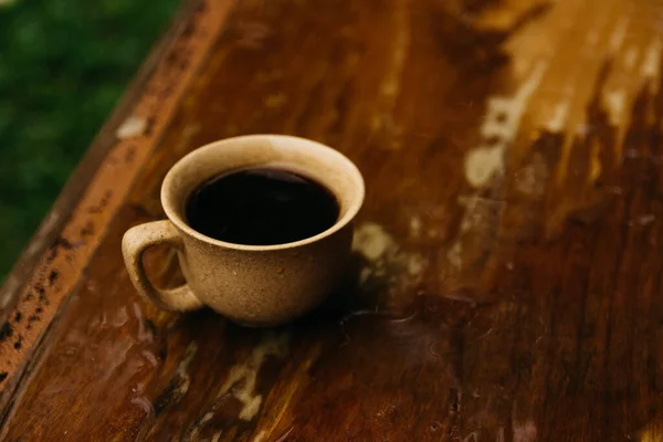 Cup Coffee Stands Table Gloomy Rainy Weather Cup Coffee Rainy — Stock fotografie