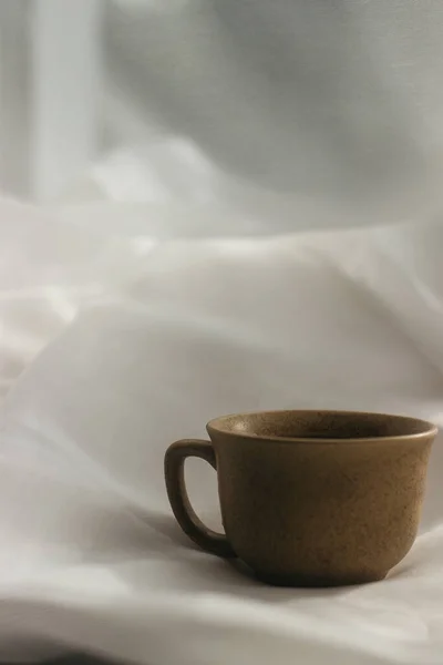 Sabahları Bir Fincan Kahve Espresso Kahvesi Beyaz Bir Bez Üzerinde — Stok fotoğraf