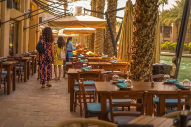 Moda Restoran Terası Koltuğu. Çekim Konumu: Dubai