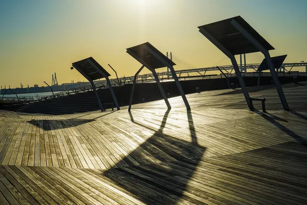 Da-san Köprüsü ve Sabah Işığı. Çekim yeri: Yokohama Şehri Naka Bölgesi