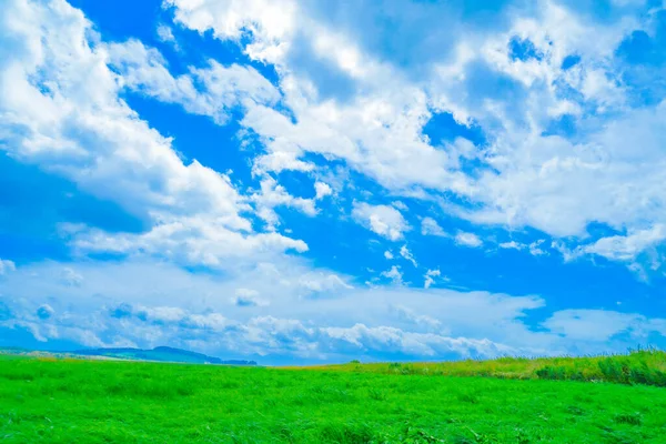フラノス平野と曇りの空 撮影場所 北海道富良野 — ストック写真