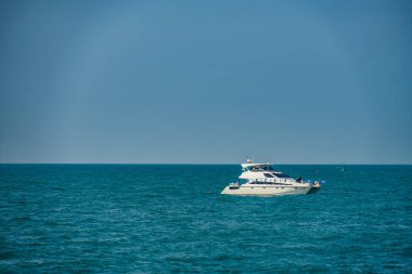 Pers Körfezi (Arap Körfezi) ve Kruvazörü. Çekim Konumu: Dubai