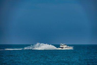 Pers Körfezi (Arap Körfezi) ve Kruvazörü. Çekim Konumu: Dubai