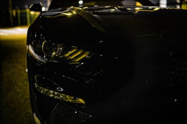 Cool Sports Car 'ın far görüntüsü. Çekim yeri: Yokohama Şehri Tsurumi Koğuşu