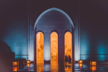 Shakezy Cayd Büyük Camii (Birleşik Arap Emirlikleri). Çekim Konumu: Abdabi