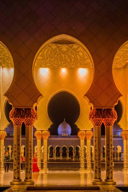 Shakezy Cayd Büyük Camii (Birleşik Arap Emirlikleri). Çekim Konumu: Abdabi