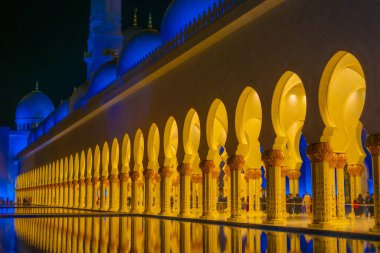 Shakezy Cayd Büyük Camii (Birleşik Arap Emirlikleri). Çekim Konumu: Abdabi