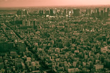 Tokyo 'nun merkezinde bir inşaat grubu. Çekim yeri: Chuo-ku, Tokyo