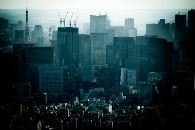 Tokyo 'nun merkezinde bir inşaat grubu. Çekim yeri: Chuo-ku, Tokyo