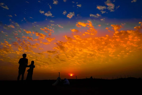 Silhouette Dusk People Arabian Desert Shooting Location Dubai — Stock Photo, Image