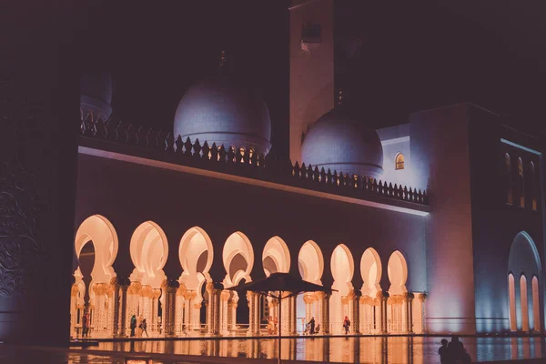 Shaking Mosque People Silhouette Abu Dhabi Emiratos Árabes Unidos Ubicación —  Fotos de Stock