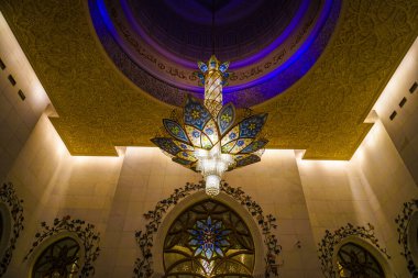 Büyük Cami 'nin İçini Sarsıyor. Çekim Konumu: Abdabi