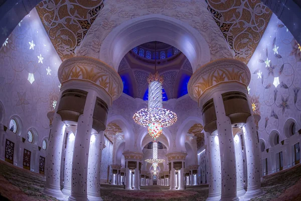 ショッキングIdグランドモスクのインテリア 撮影場所 アブダビ — ストック写真