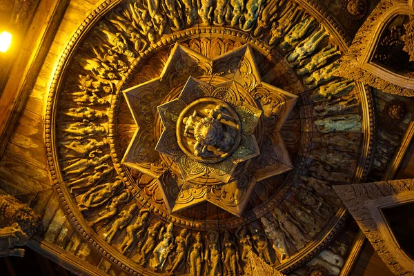 Sığınak Oob Hakikat Heykeli (Tayland Pattaya). Çekim yeri: Tayland, Pattaya