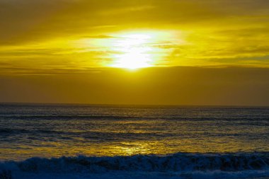 Black Beach ve Sunset (İzlanda). Çekim Konumu: İzlanda