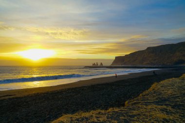 Black Beach ve Sunset (İzlanda). Çekim Konumu: İzlanda