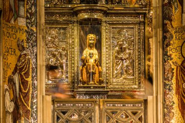 Monsalate Manastırı 'nın Siyah Maria Heykeli. Çekim Konumu: İspanya, Barselona