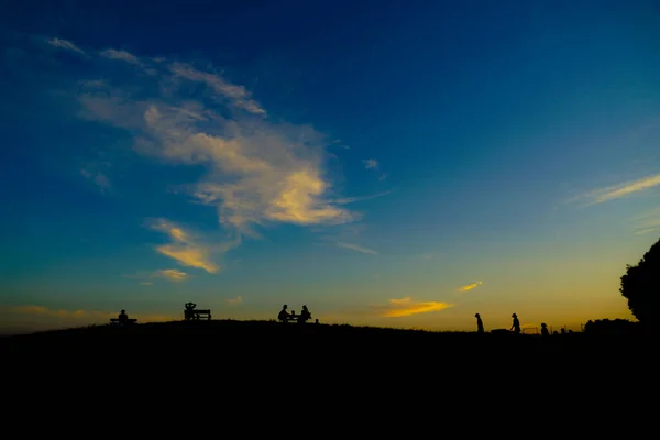 Colline Coucher Soleil Silhouette Des Gens Lieu Tournage Mitaka City — Photo