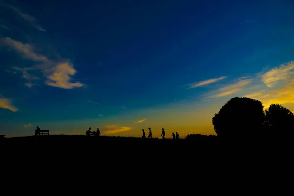 Colina Del Atardecer Silueta Gente Ubicación Del Disparo Mitaka City — Foto de Stock