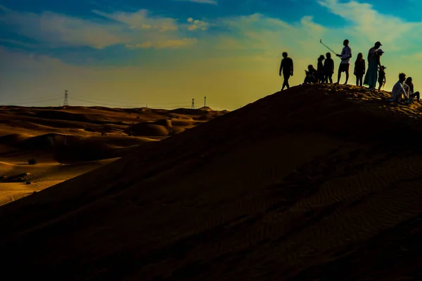 アラビア砂漠や人々 撮影場所 ドバイ — ストック写真