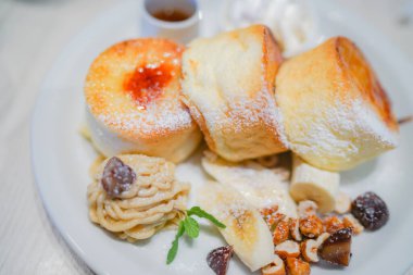 Krep ve meyve. Çekim yeri: Yokohama-şehir kanagawa ili