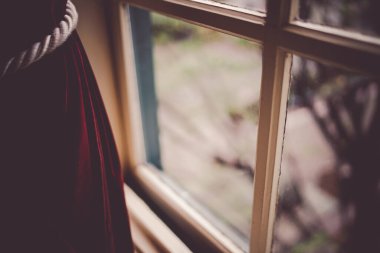 Retro Western Mimarlık penceresi. Çekim yeri: Kobe şehri, Hyogo Bölgesi